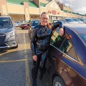 Meet your Posher, Flo